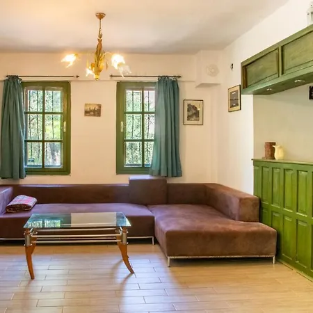 Vacation W Garden 10 Min To Sea In Villa